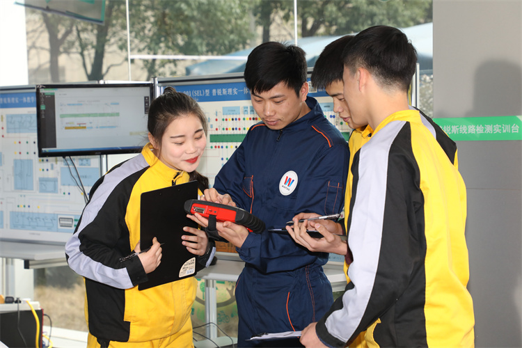 学历低/没背景/就业难！学啥技术能改变现状？​