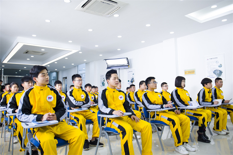提前择优校——西安万通夏秋季火热报名中