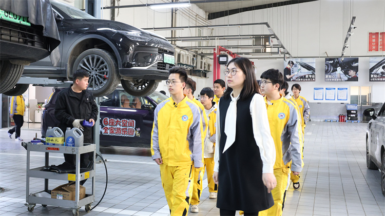 走进零跑汽车，解锁职业新视野——西安万通汽车学校学子开展企业研学活动