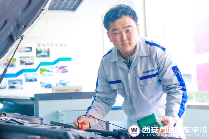 西安万通汽车学校汽车新能源技术学子——杨超