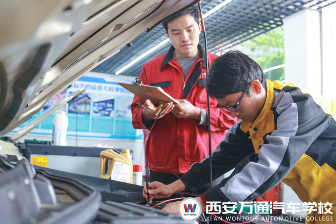 西安万通学子接受'企业技术总监阶段达标考核'