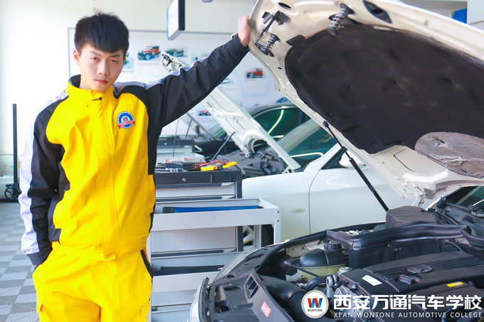 初中生学什么技术好？西安万通学汽修